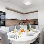 Nemo 4 Bedrooms & Grill