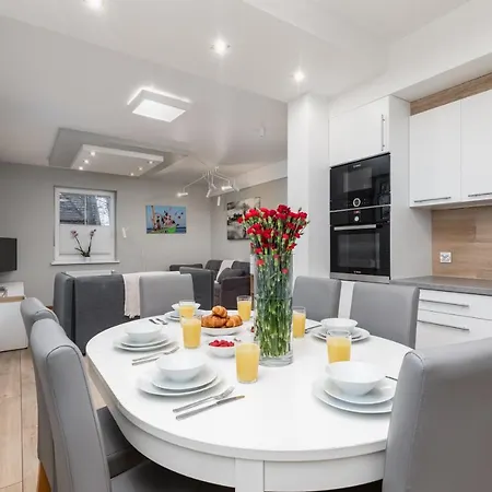 Nemo 4 Bedrooms & Grill Apartment Zastan