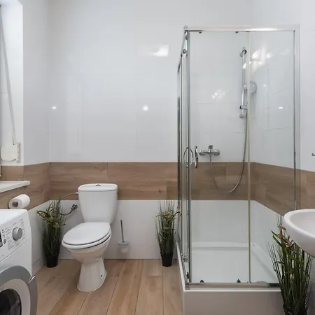 Nemo 4 Bedrooms & Grill