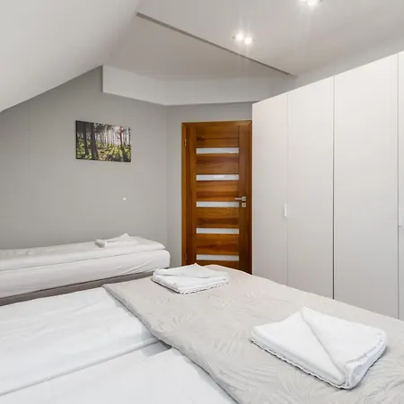 Nemo 4 Bedrooms & Grill Zastan