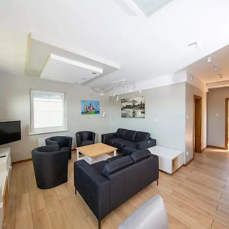 Nemo 4 Bedrooms & Grill *