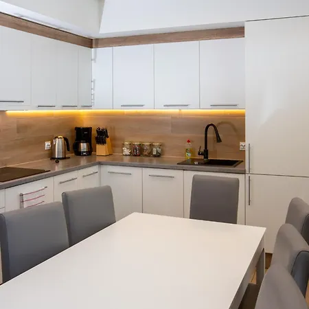 公寓 Nemo 4 Bedrooms & Grill *
