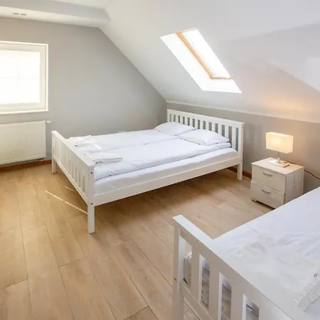 Nemo 4 Bedrooms & Grill