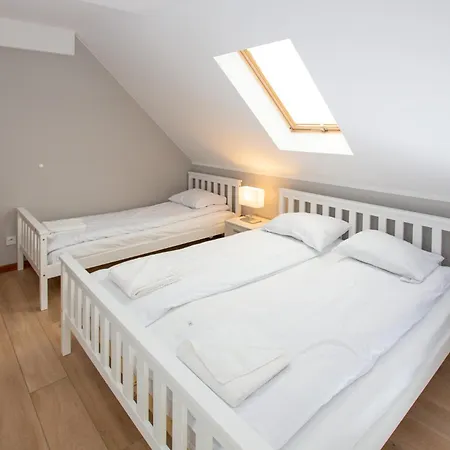 Nemo 4 Bedrooms & Grill