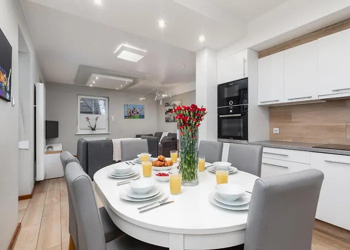 Nemo 4 Bedrooms & Grill Apartment Zastan