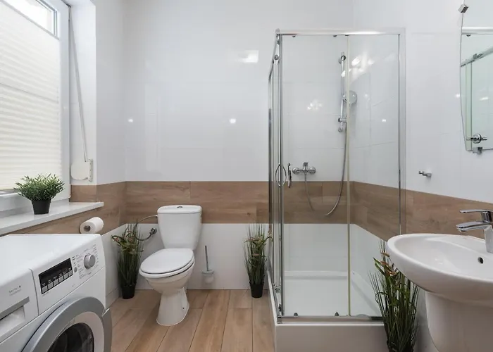 Nemo 4 Bedrooms & Grill