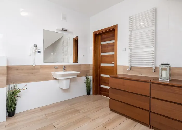 Nemo 4 Bedrooms & Grill Zastan