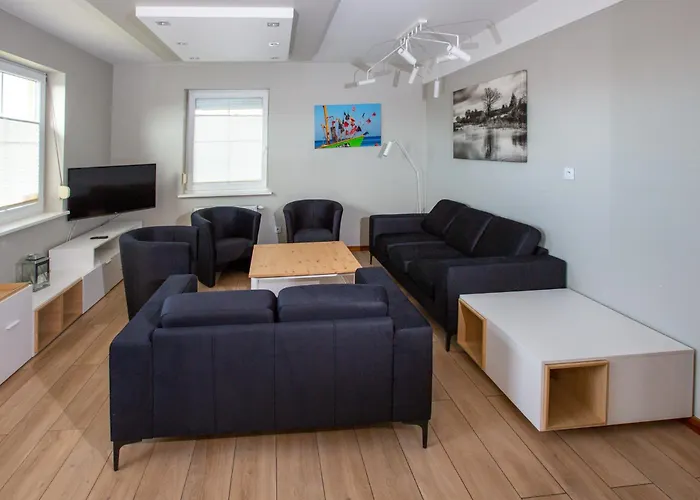 Nemo 4 Bedrooms & Grill * Zastan